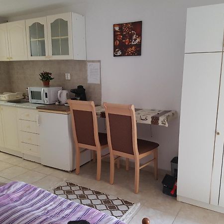 Kriszta Apartmanhaz Διαμέρισμα Balatonlelle Εξωτερικό φωτογραφία