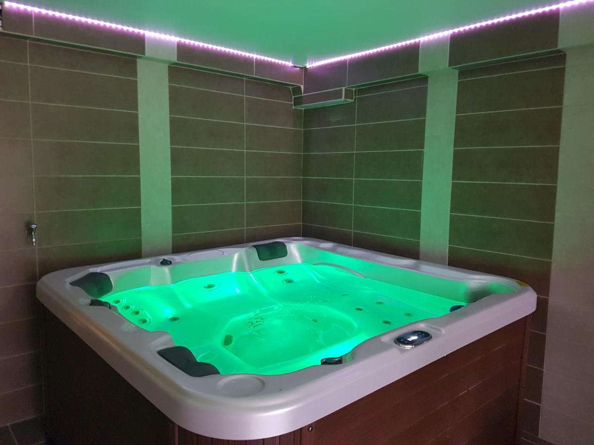 Kriszta Apartmanhaz Διαμέρισμα Balatonlelle Εξωτερικό φωτογραφία
