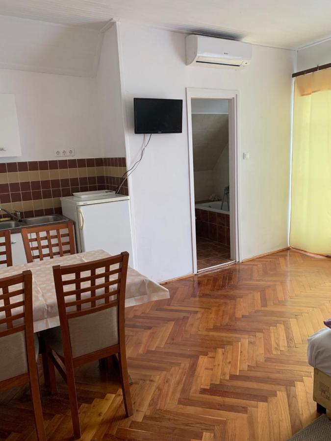 Kriszta Apartmanhaz Διαμέρισμα Balatonlelle Εξωτερικό φωτογραφία