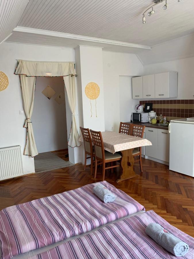 Kriszta Apartmanhaz Διαμέρισμα Balatonlelle Εξωτερικό φωτογραφία