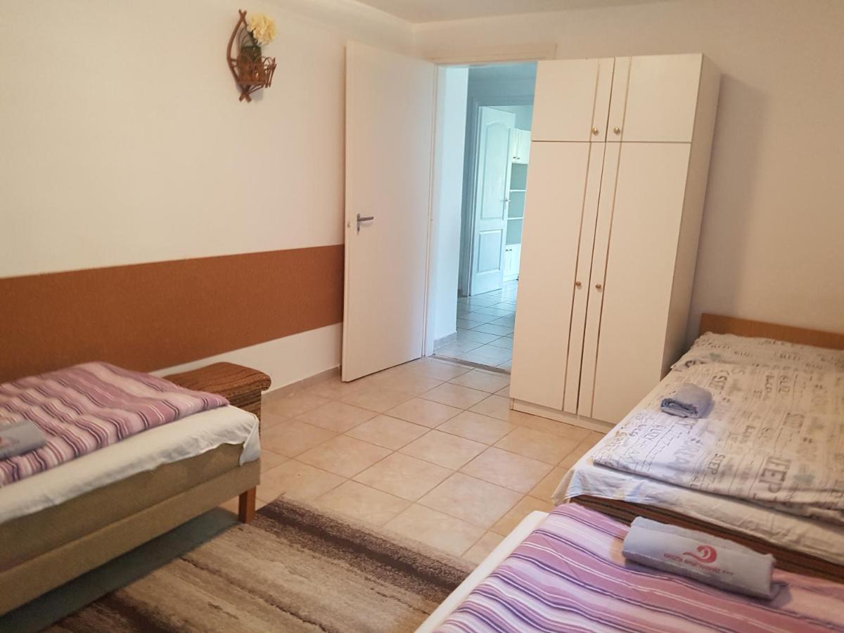 Kriszta Apartmanhaz Διαμέρισμα Balatonlelle Εξωτερικό φωτογραφία