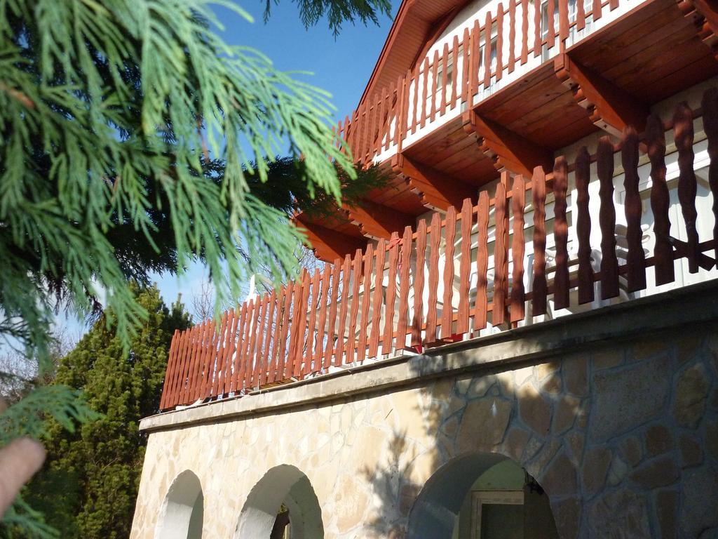 Kriszta Apartmanhaz Διαμέρισμα Balatonlelle Εξωτερικό φωτογραφία