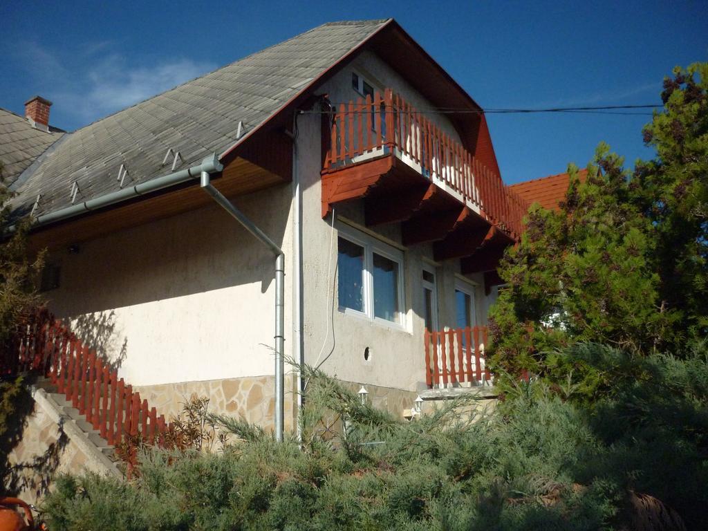 Kriszta Apartmanhaz Διαμέρισμα Balatonlelle Εξωτερικό φωτογραφία