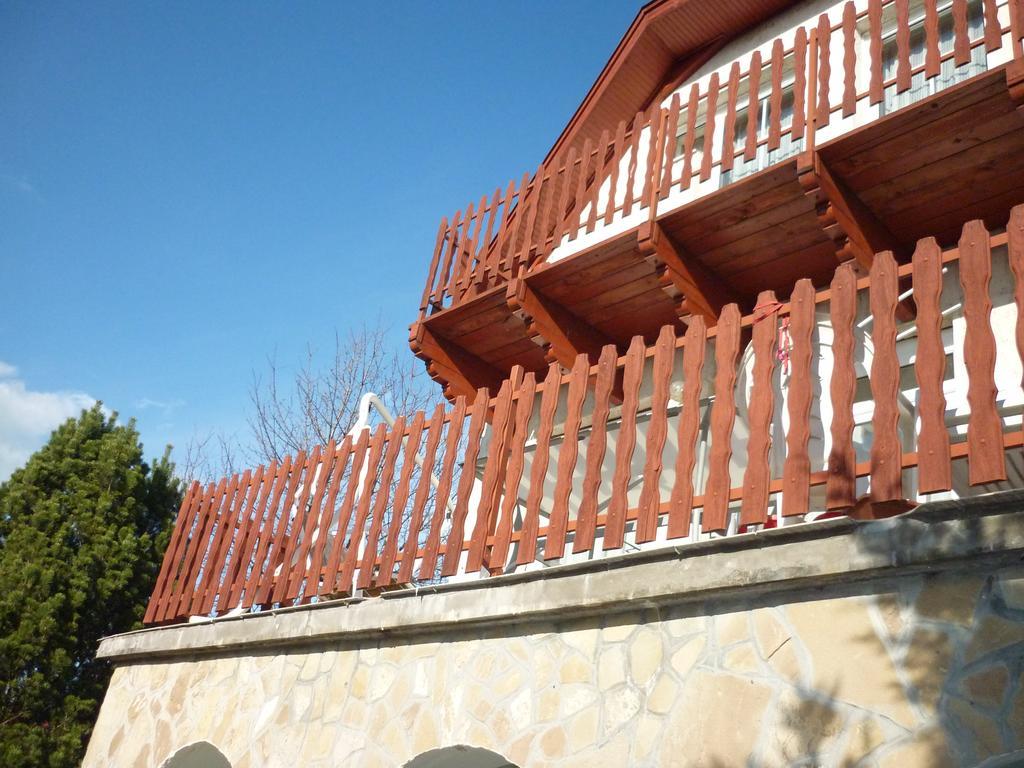 Kriszta Apartmanhaz Διαμέρισμα Balatonlelle Εξωτερικό φωτογραφία