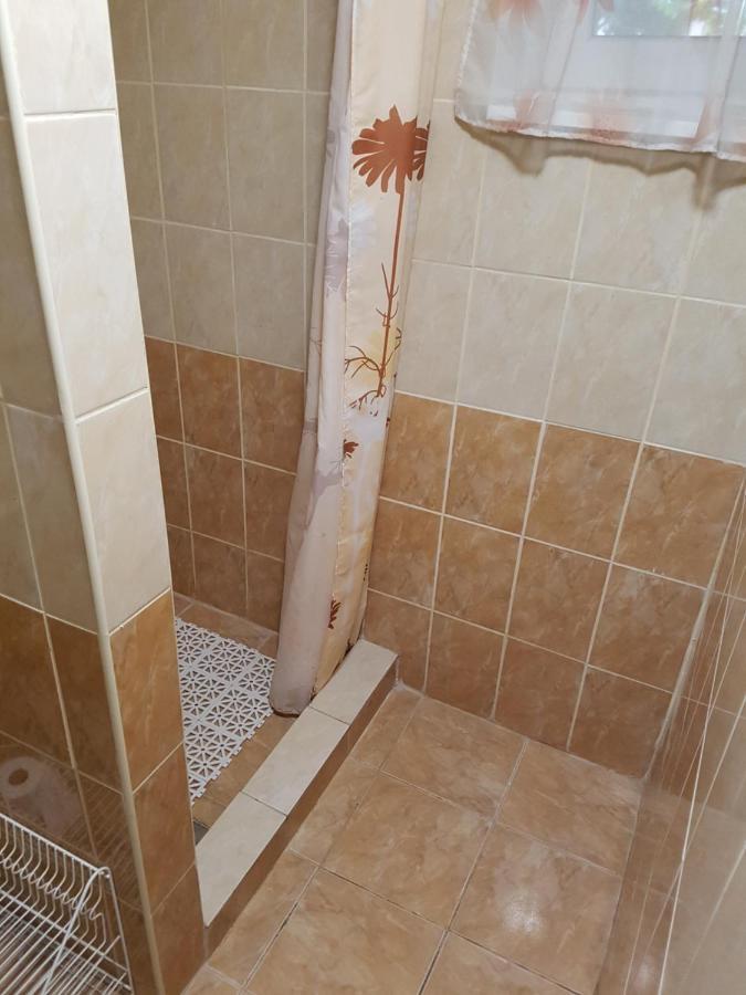 Kriszta Apartmanhaz Διαμέρισμα Balatonlelle Εξωτερικό φωτογραφία