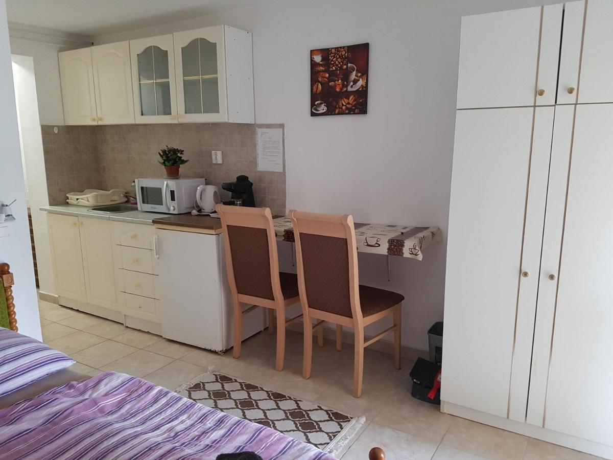 Kriszta Apartmanhaz Διαμέρισμα Balatonlelle Εξωτερικό φωτογραφία