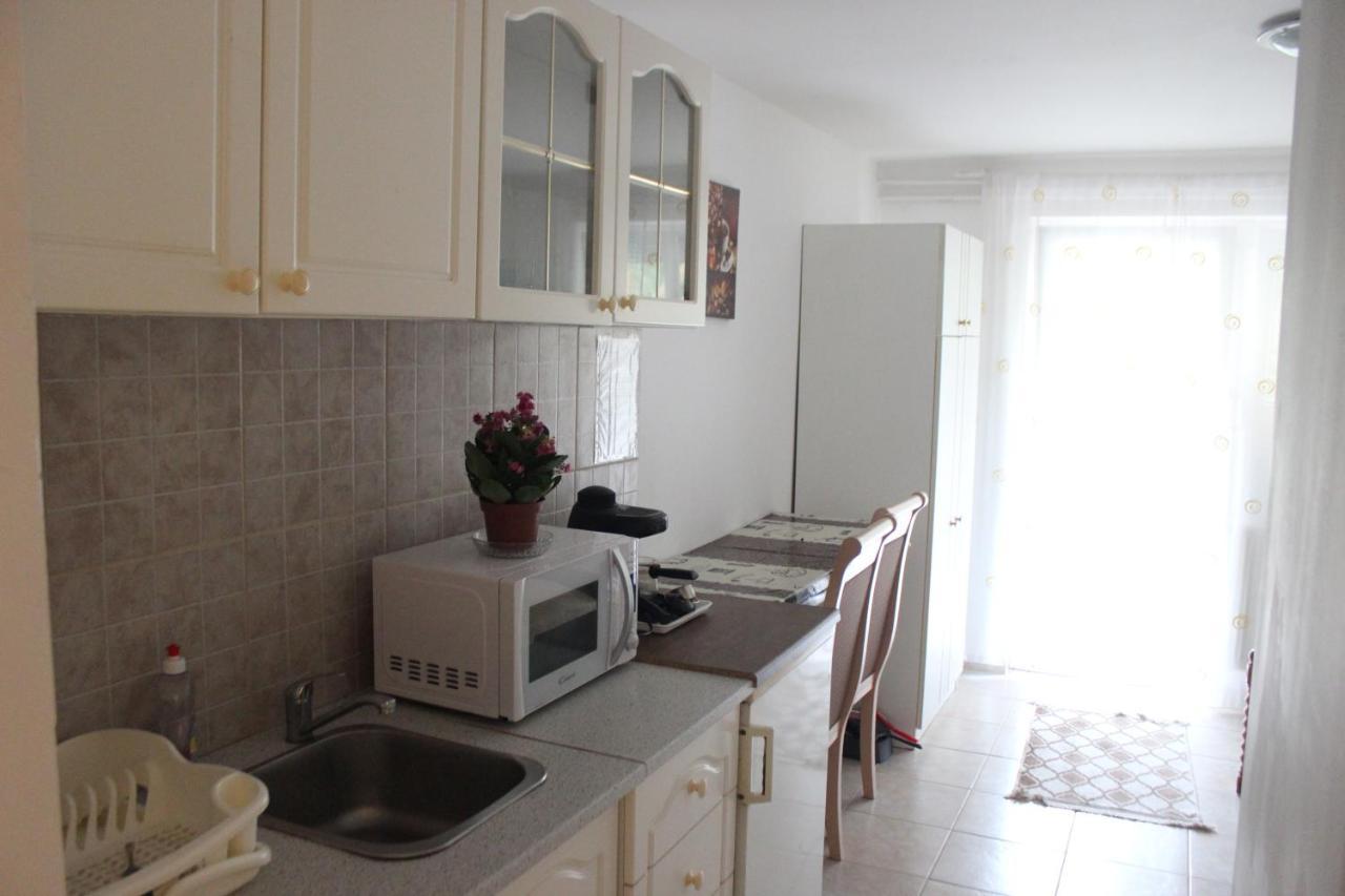 Kriszta Apartmanhaz Διαμέρισμα Balatonlelle Εξωτερικό φωτογραφία