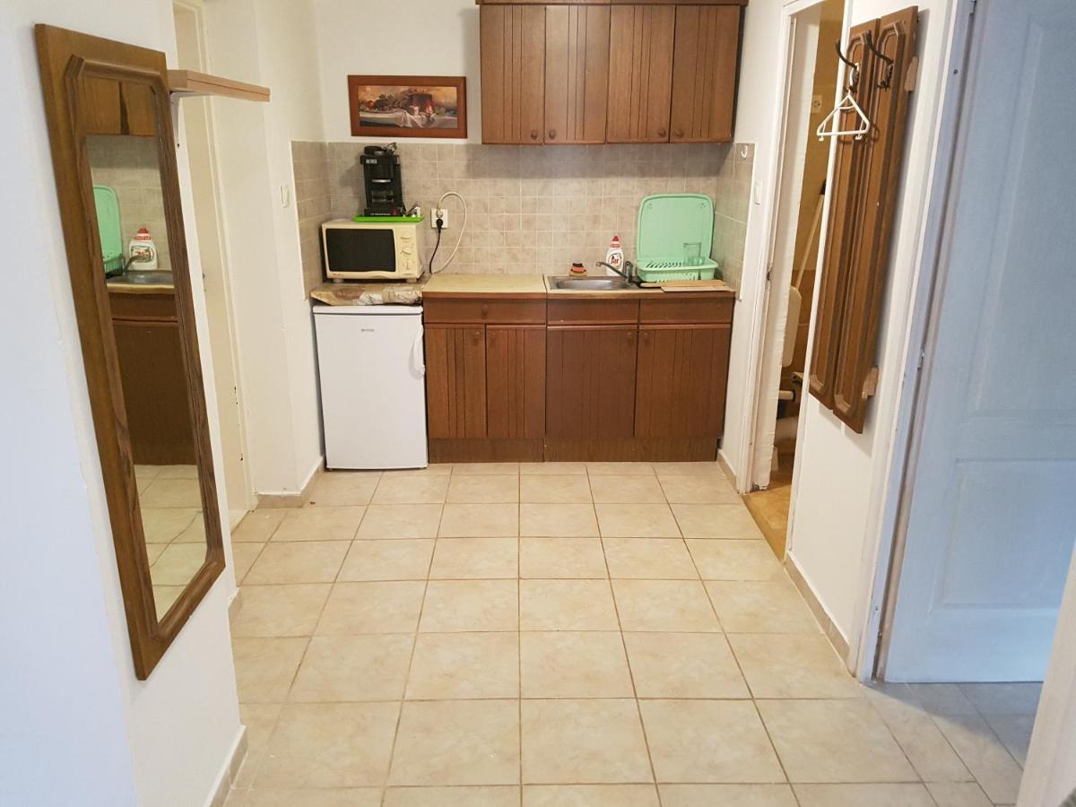Kriszta Apartmanhaz Διαμέρισμα Balatonlelle Εξωτερικό φωτογραφία